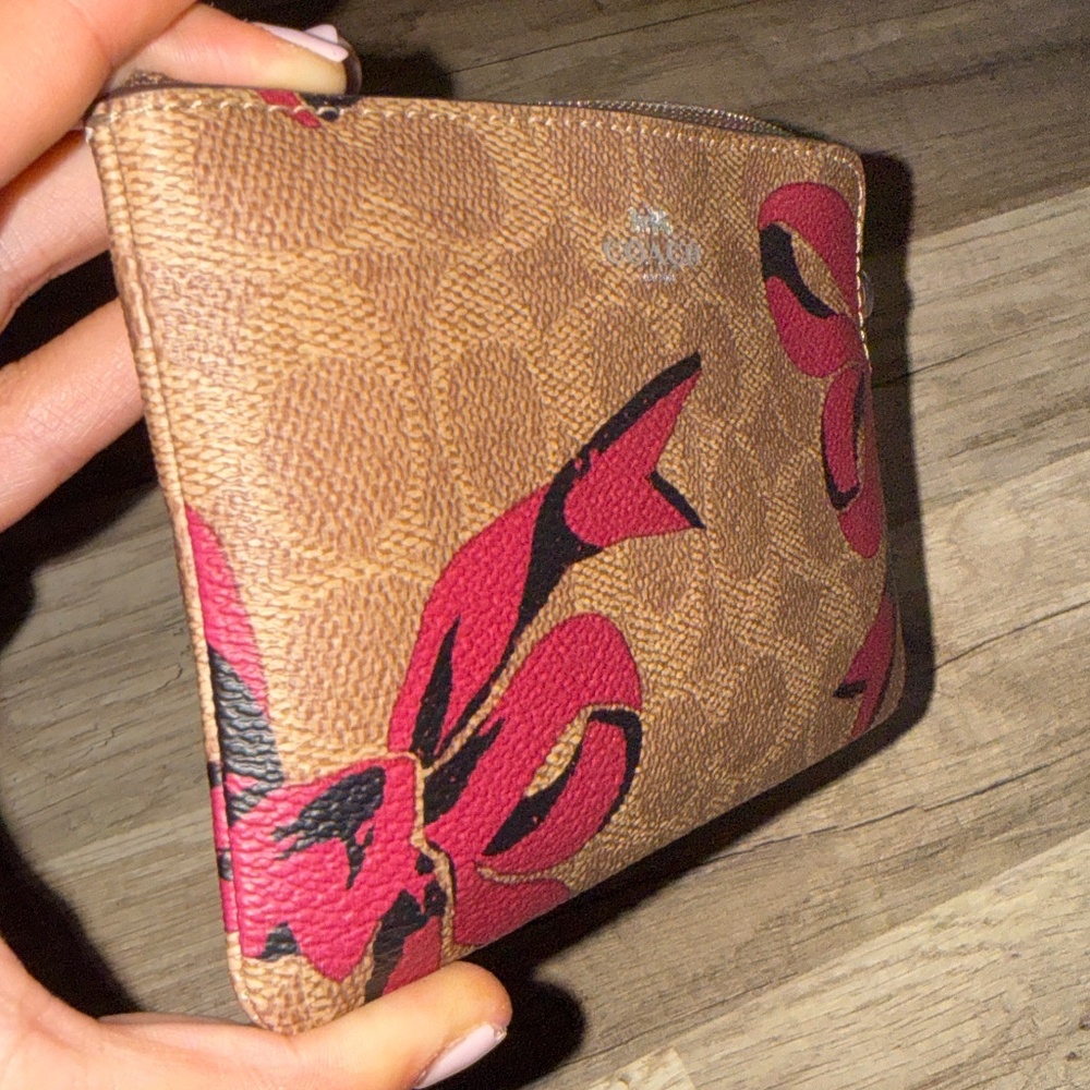 Coach wristlet - Picture 5 of 5